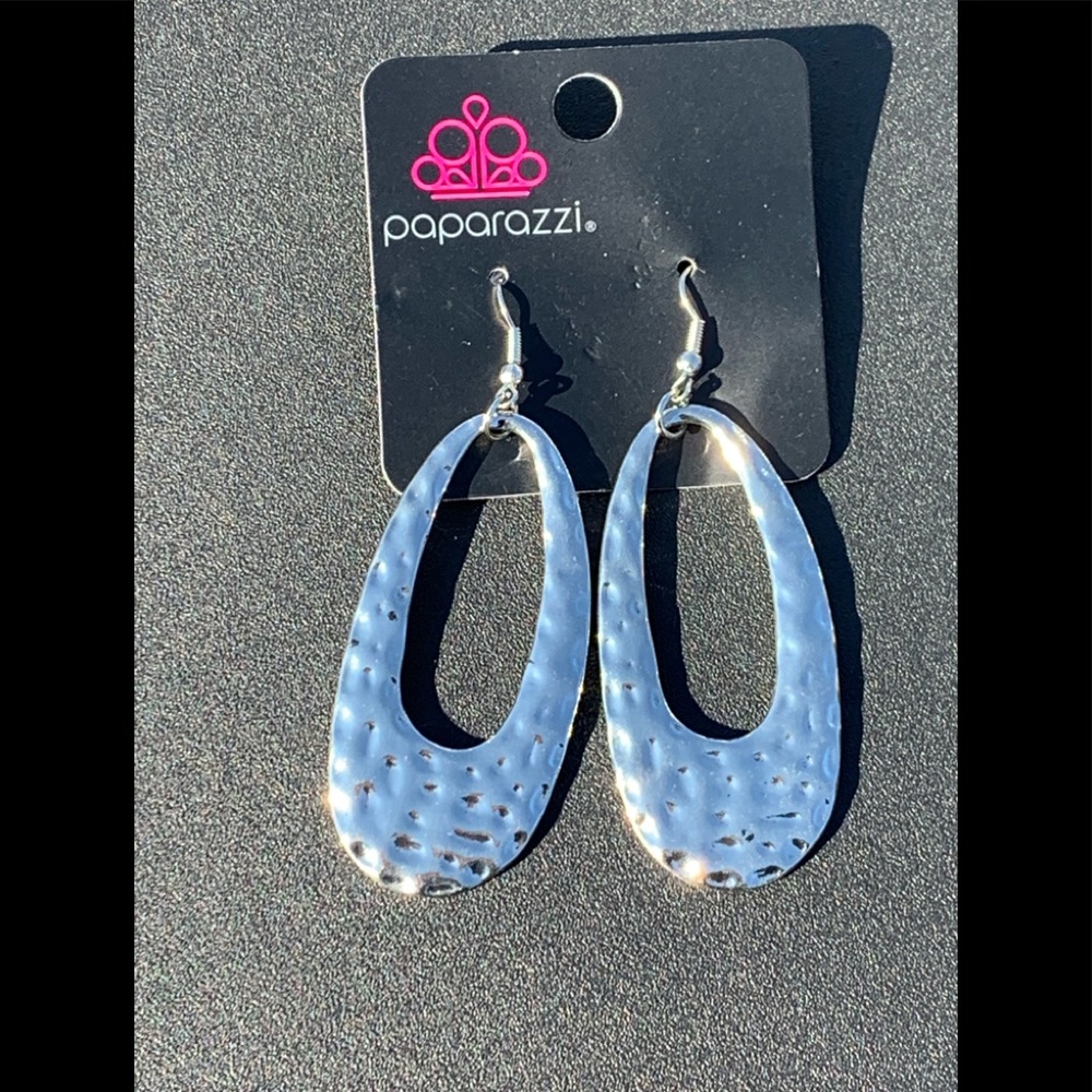 Paparazzi Silver earrings